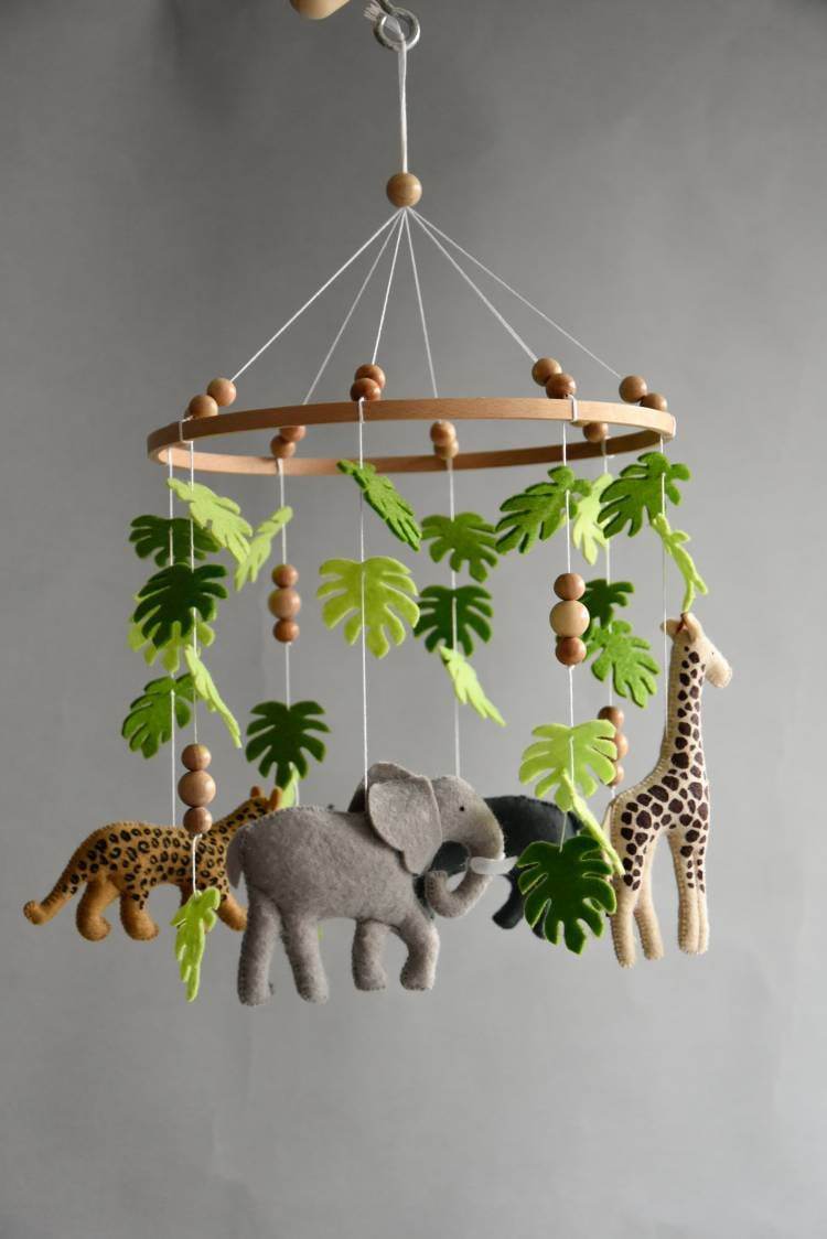 Safari mobile with giraffe, hippo, cheetah, elephant and wooden pearls - Minidreams Decor