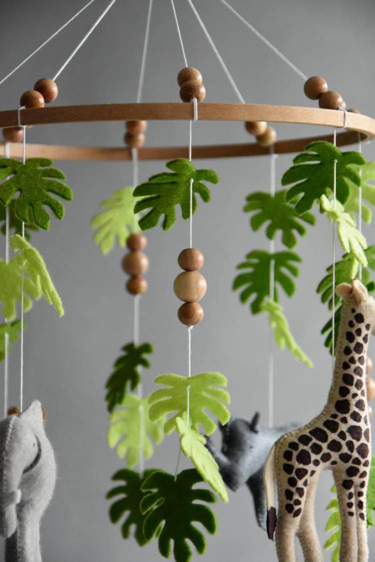 Safari mobile with giraffe, hippo, cheetah, elephant and wooden pearls - Minidreams Decor
