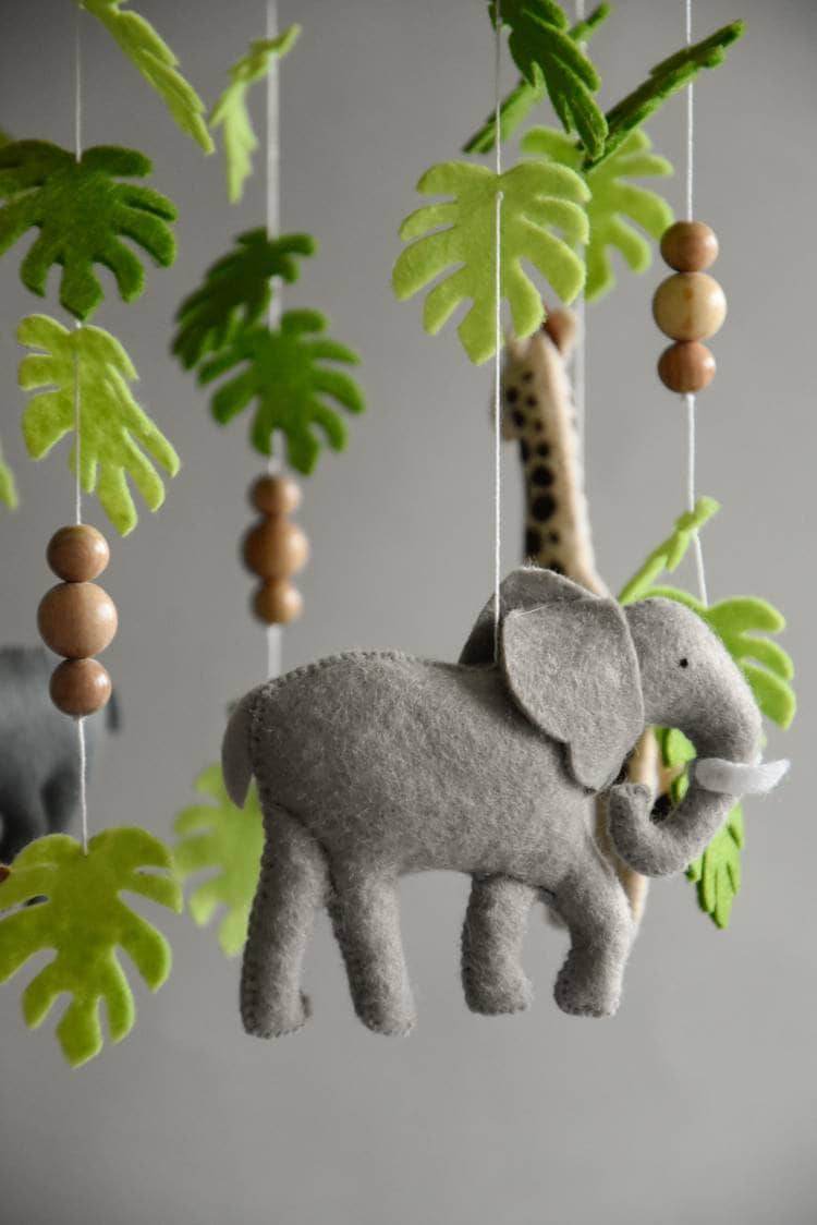Safari mobile with giraffe, hippo, cheetah, elephant and wooden pearls - Minidreams Decor