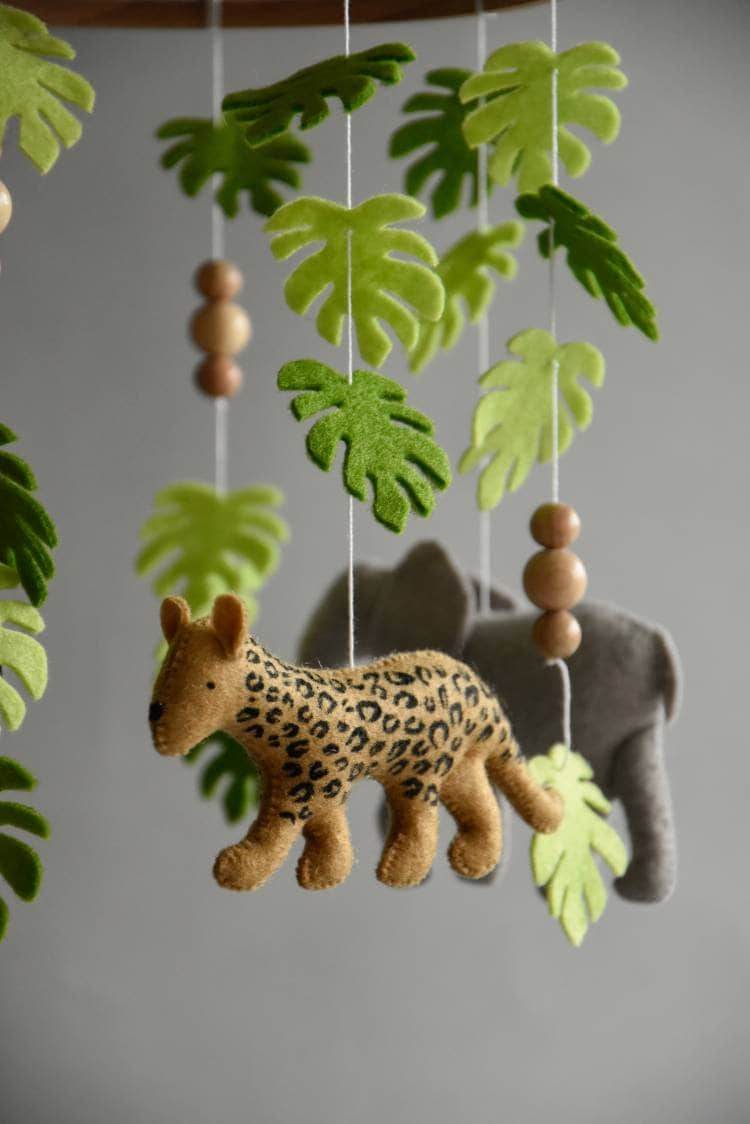 Safari mobile with giraffe, hippo, cheetah, elephant and wooden pearls - Minidreams Decor
