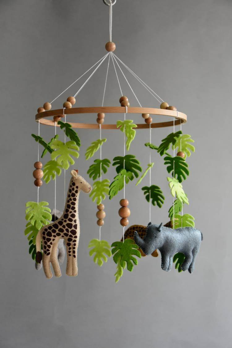Safari mobile with giraffe, hippo, cheetah, elephant and wooden pearls - Minidreams Decor