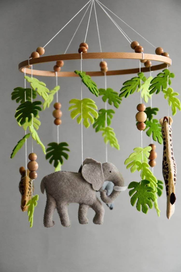 Safari mobile with giraffe, hippo, cheetah, elephant and wooden pearls - Minidreams Decor