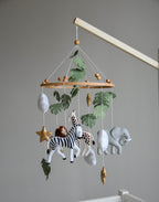 Safari mobile with felt, giraffe, lion, zebra, elephant, star and clouds - Minidreams Decor