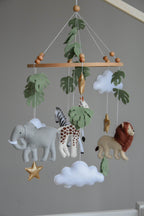 Safari mobile with felt, giraffe, lion, zebra, elephant, star and clouds - Minidreams Decor