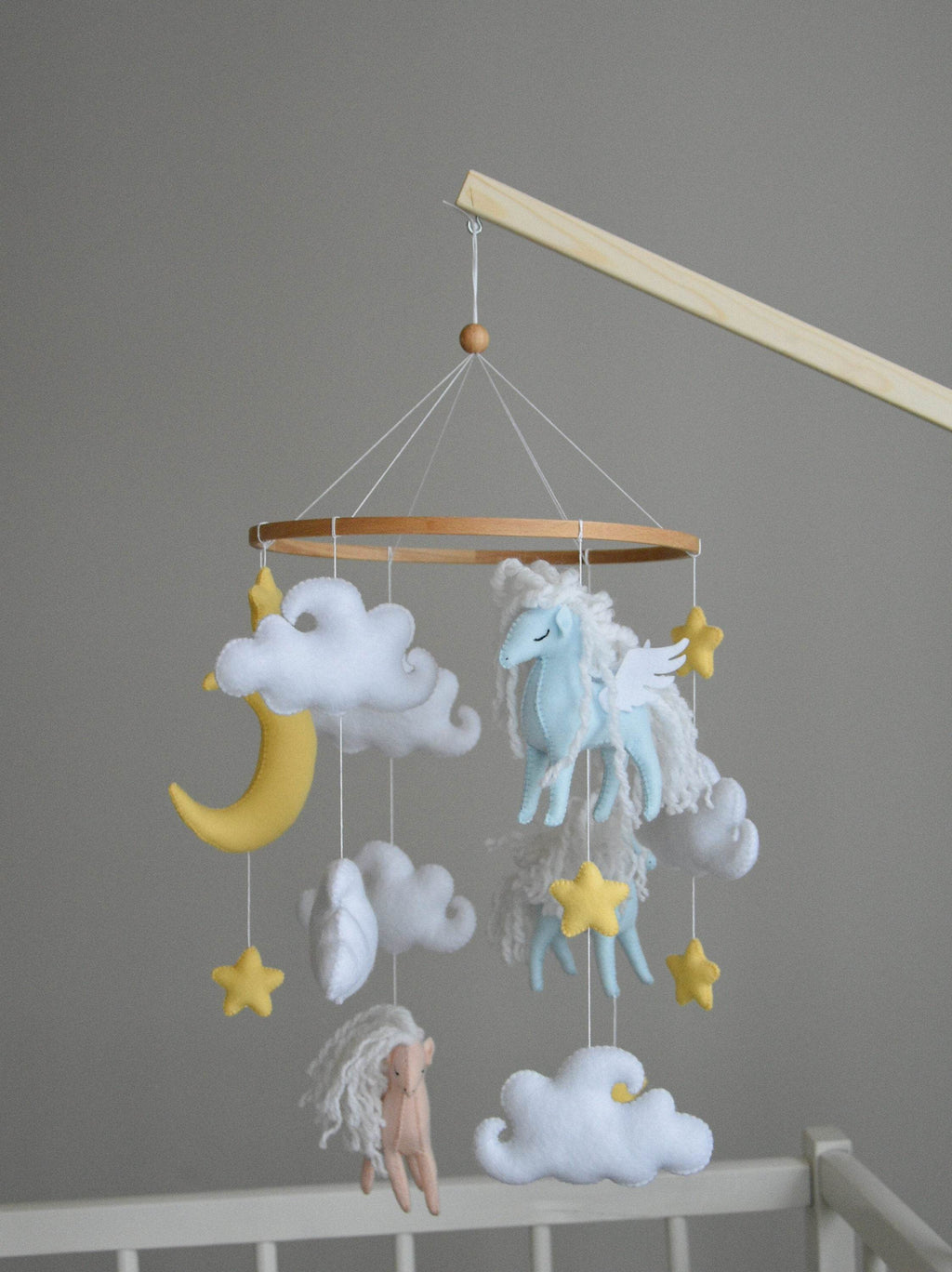 Horse mobile with clouds and pale yellow stars - Minidreams Decor