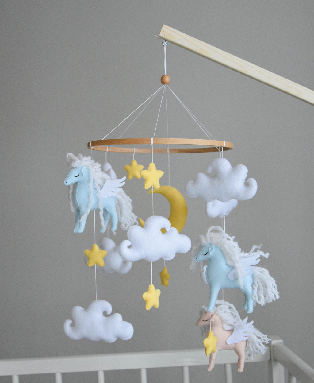 Horse mobile with clouds and pale yellow stars - Minidreams Decor