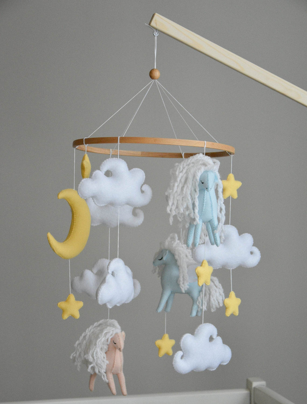 Horse mobile with clouds and pale yellow stars - Minidreams Decor
