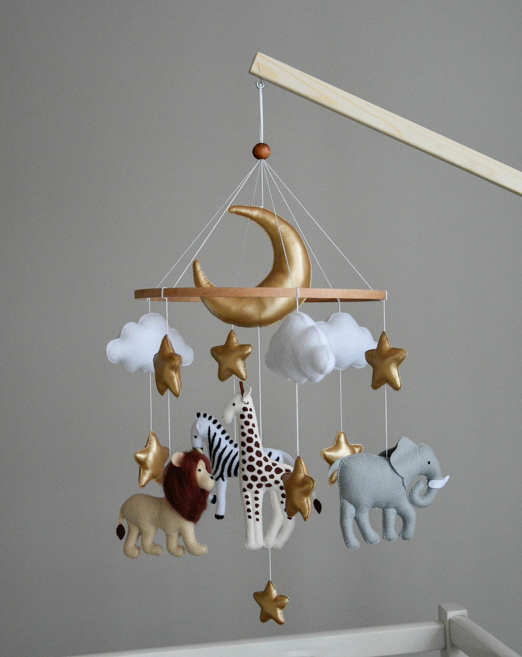 Safari mobile with giraffe, lion, elephant, moon, stars and clouds - Minidreams Decor