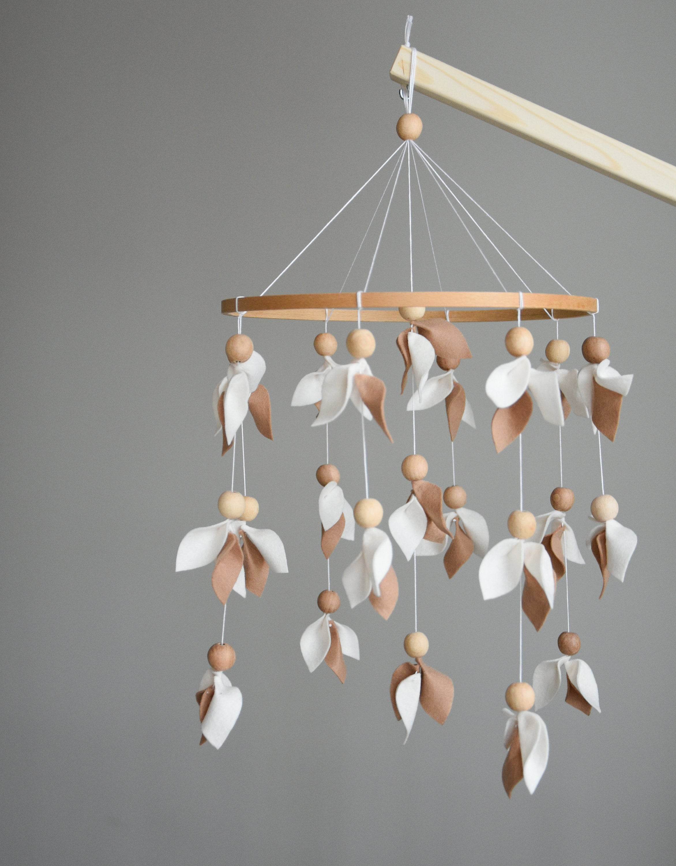 Floral mobile with brown and white leaves - Minidreams Decor