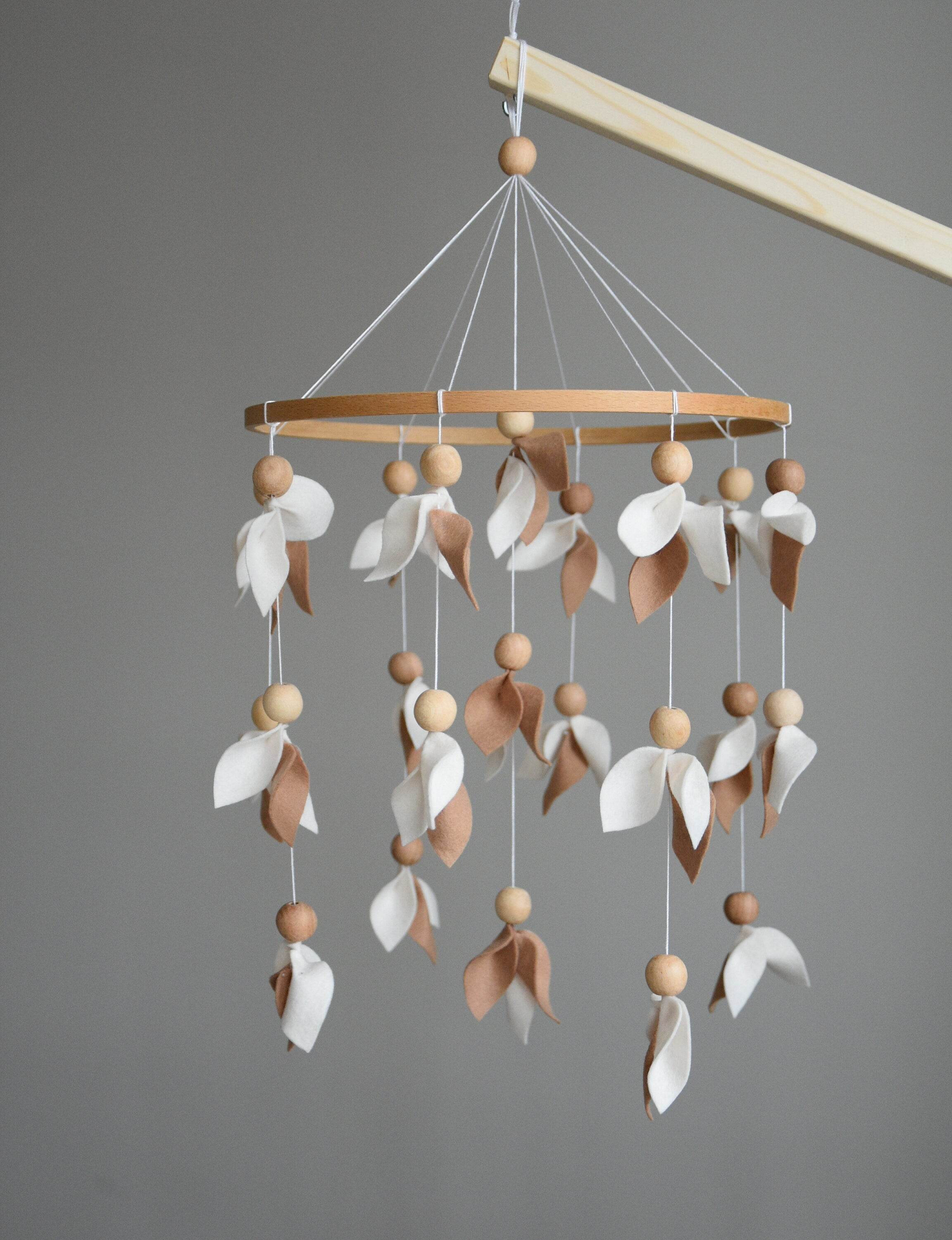 Floral mobile with brown and white leaves - Minidreams Decor