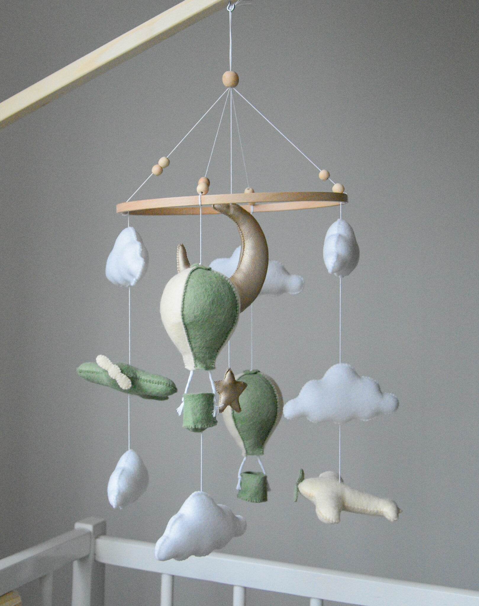 Airplane nursery baby mobile with hot air balloon - Minidreams Decor