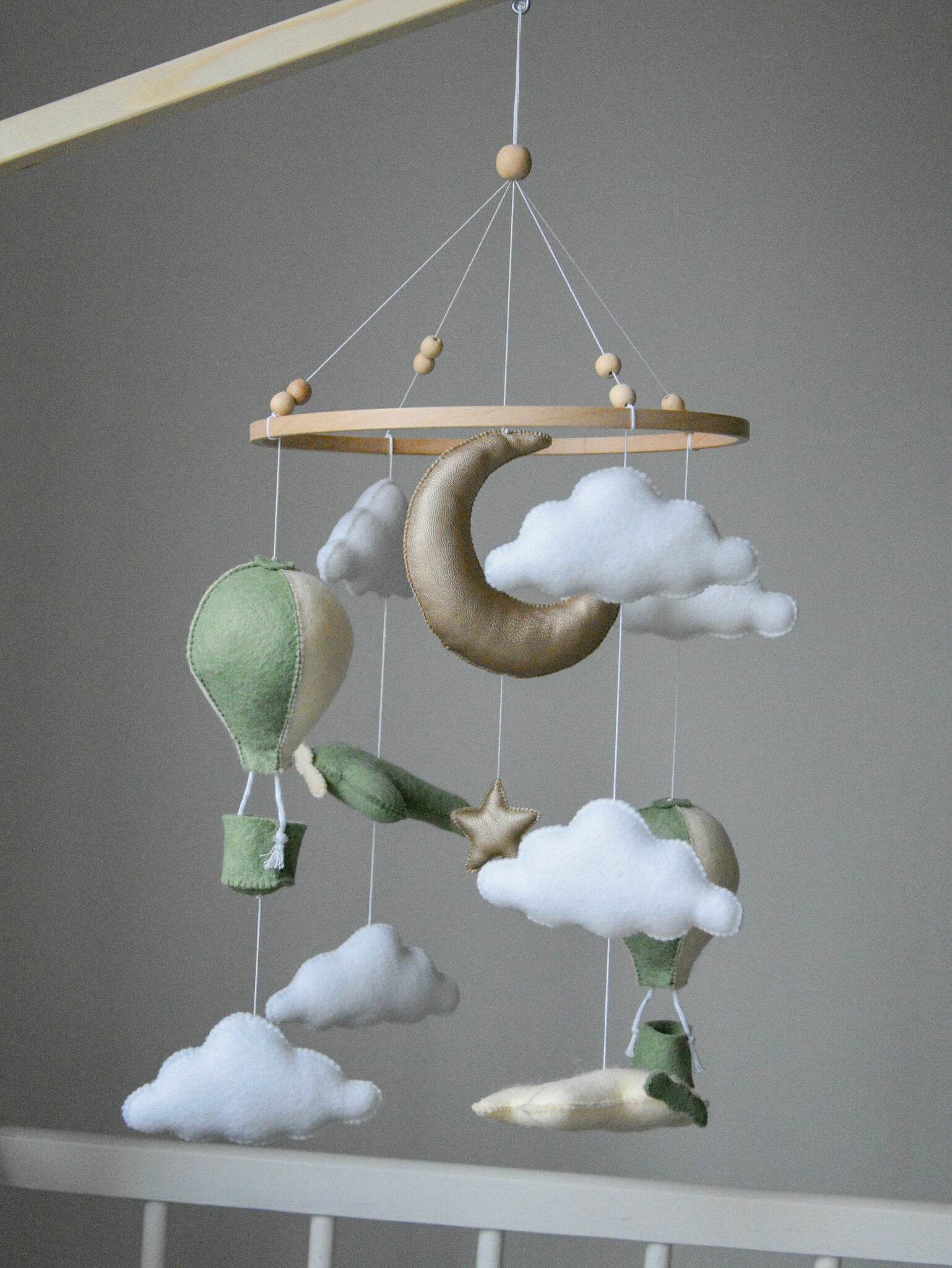 Airplane nursery baby mobile with hot air balloon - Minidreams Decor