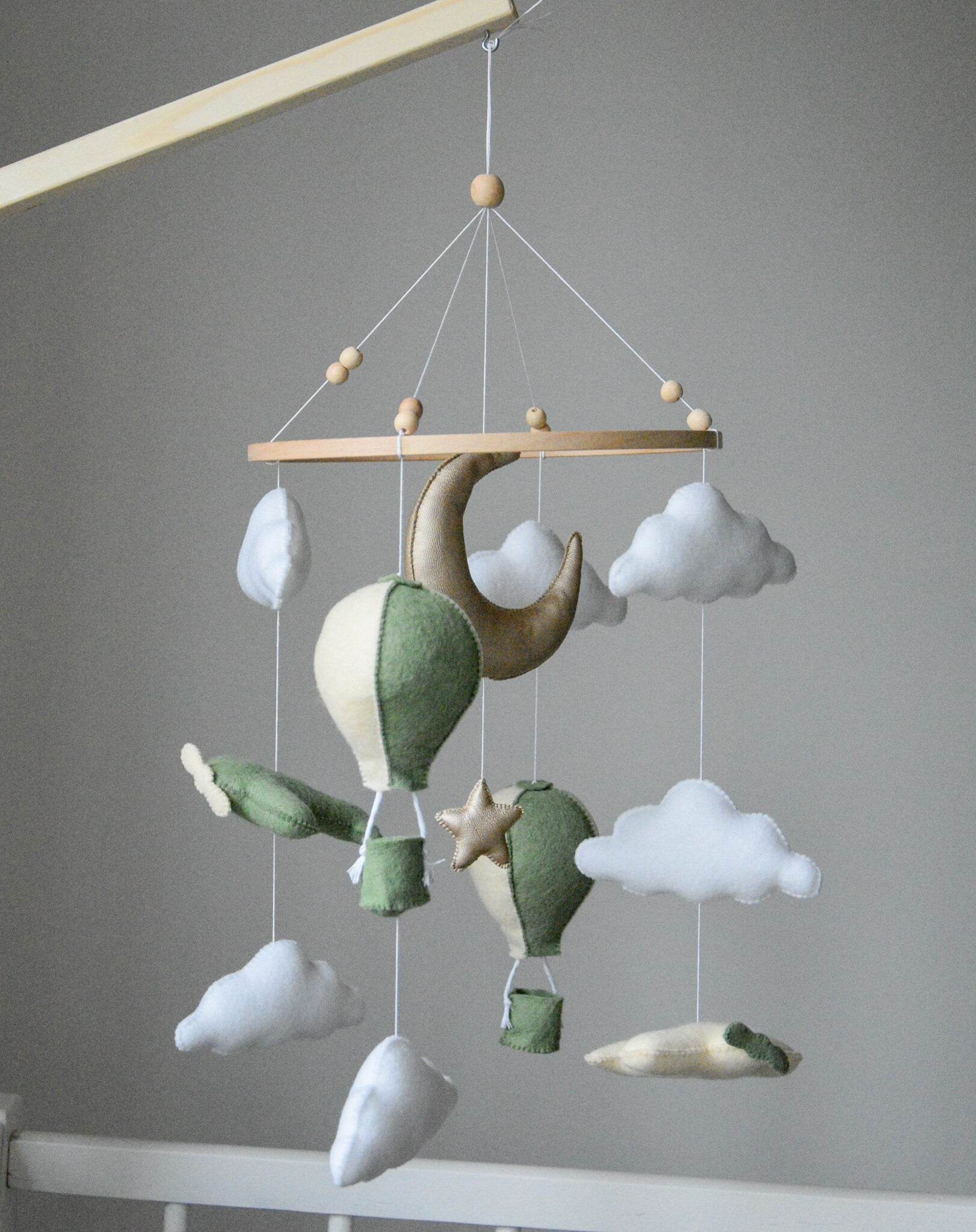Airplane nursery baby mobile with hot air balloon - Minidreams Decor
