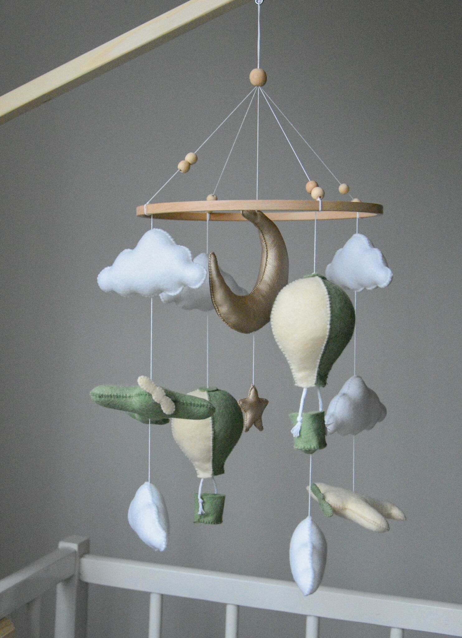 Airplane nursery baby mobile with hot air balloon - Minidreams Decor