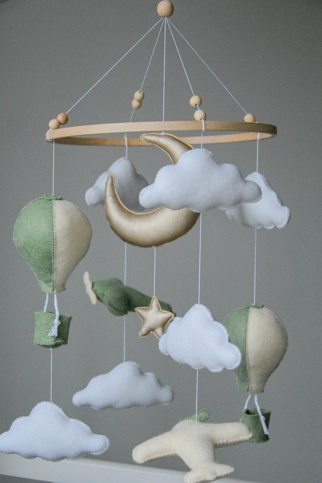 Airplane nursery baby mobile with hot air balloon - Minidreams Decor