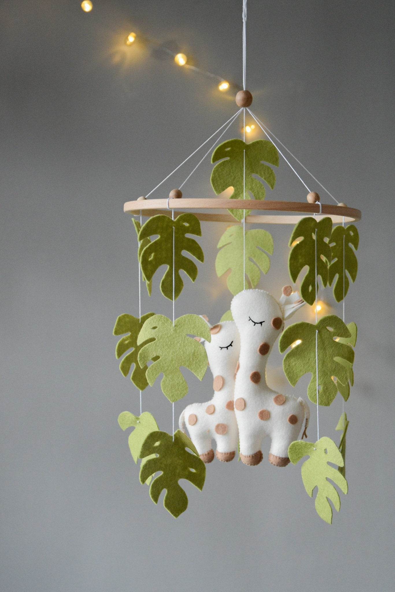 Safari mobile with Cute giraffe and leaves - Minidreams Decor