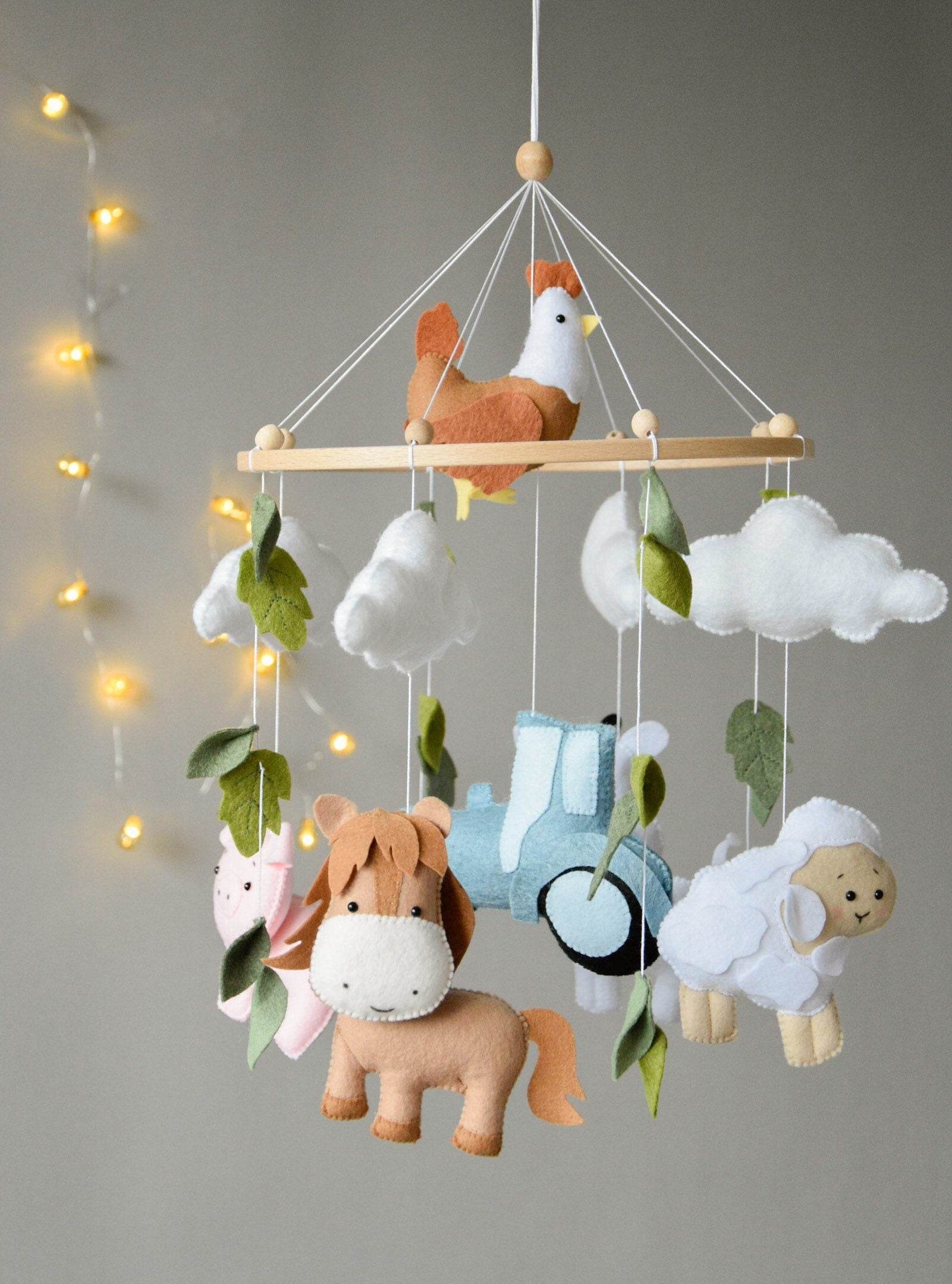 Farm mobile with Cow, Pig, Chicken, Horse, Tractor, Sheep, Cow and leaves - Minidreams Decor