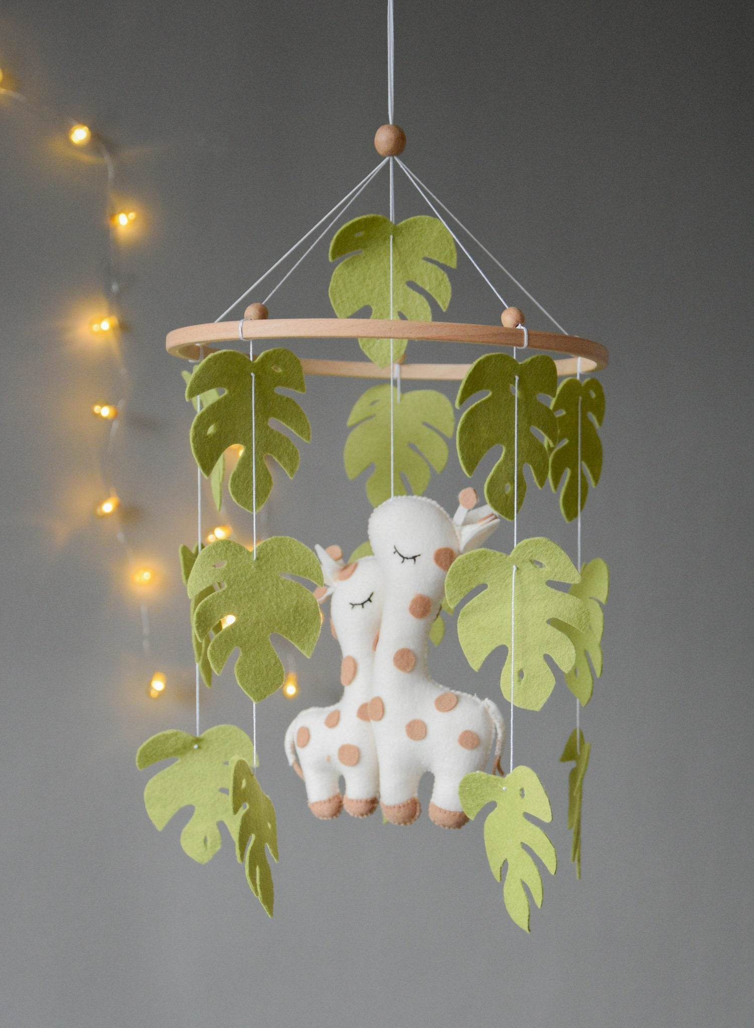 Safari mobile with Cute giraffe and leaves - Minidreams Decor