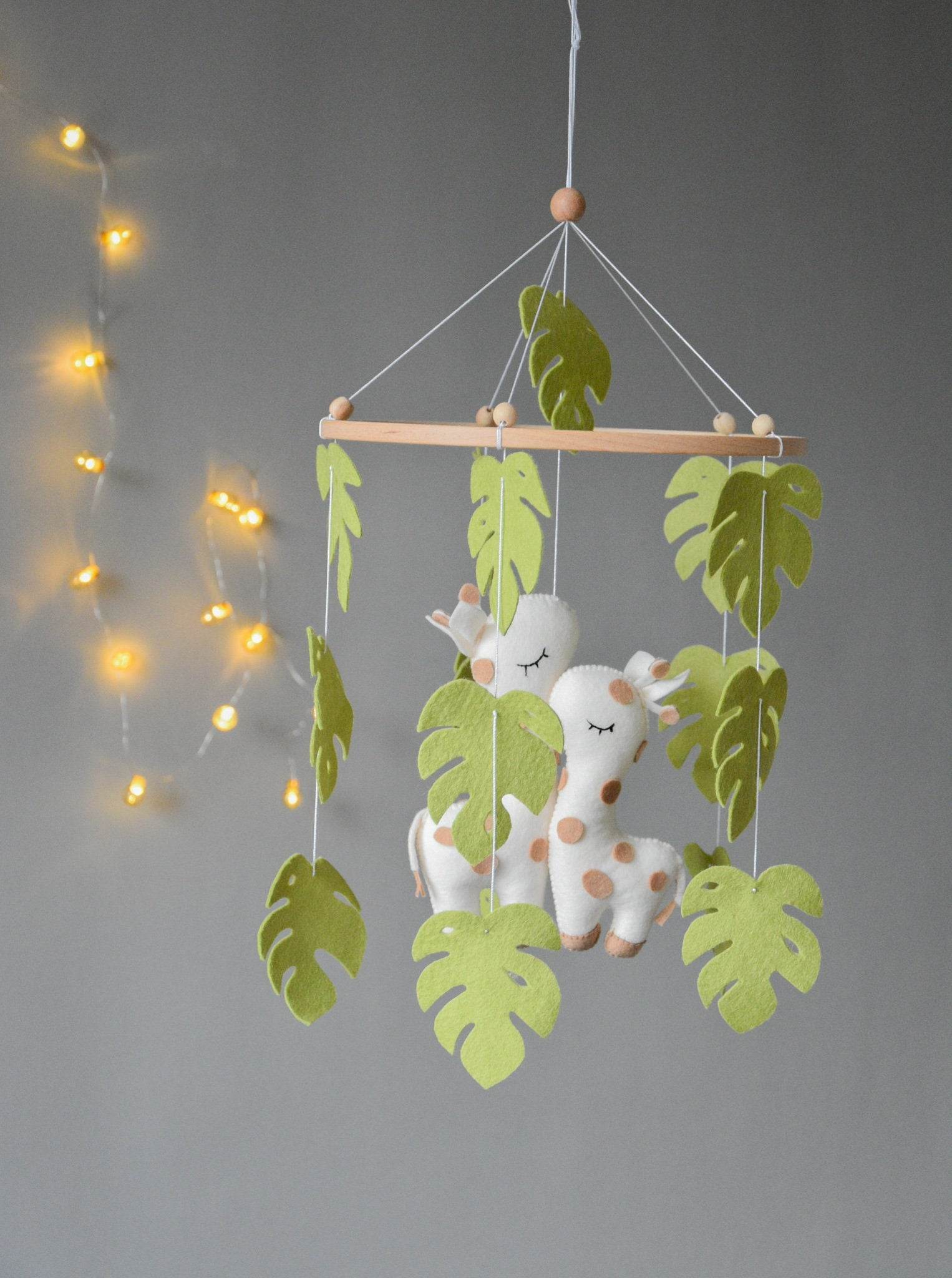 Safari mobile with Cute giraffe and leaves - Minidreams Decor