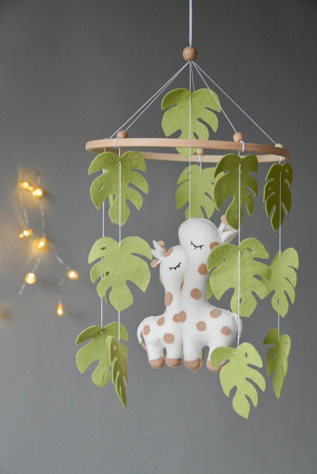 Safari mobile with Cute giraffe and leaves - Minidreams Decor