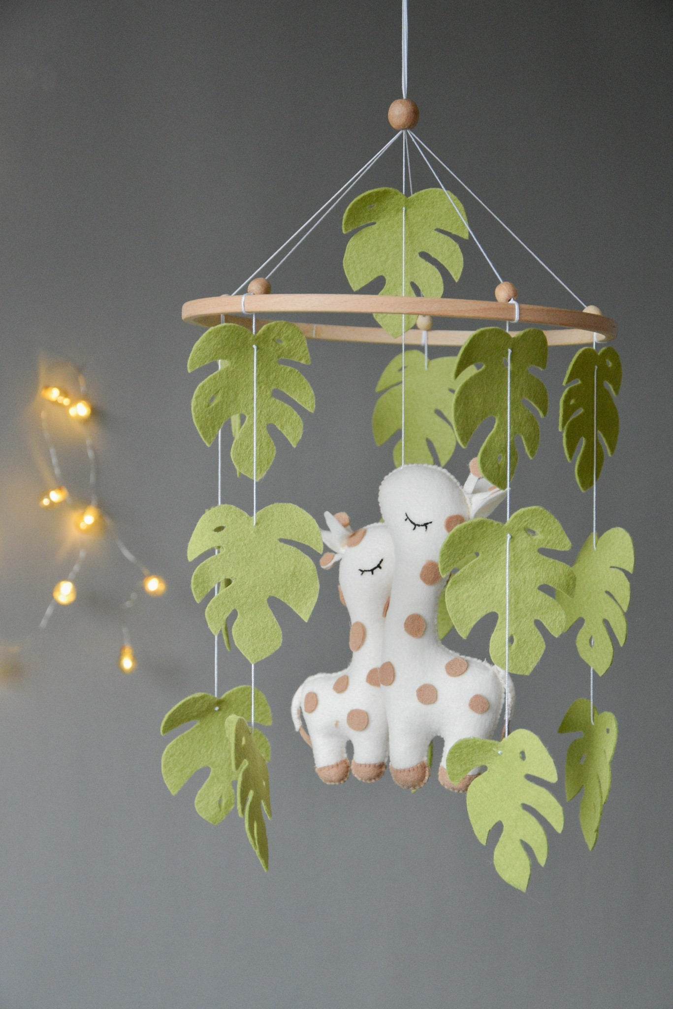 Safari mobile with Cute giraffe and leaves - Minidreams Decor