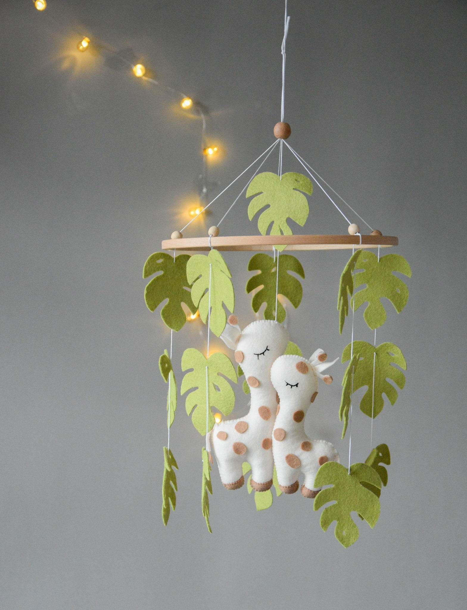 Safari mobile with Cute giraffe and leaves - Minidreams Decor