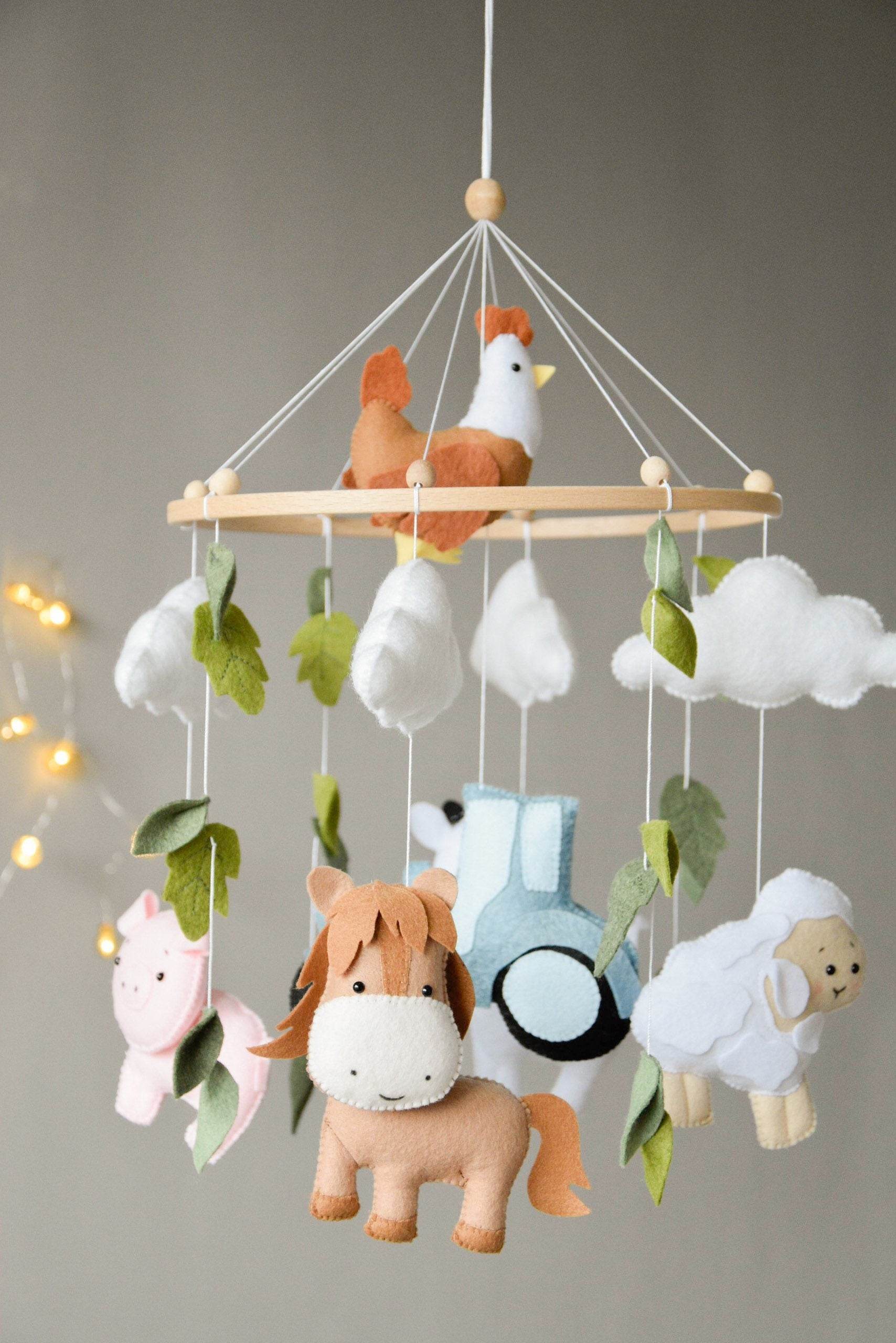 Farm mobile with Cow, Pig, Chicken, Horse, Tractor, Sheep, Cow and leaves - Minidreams Decor