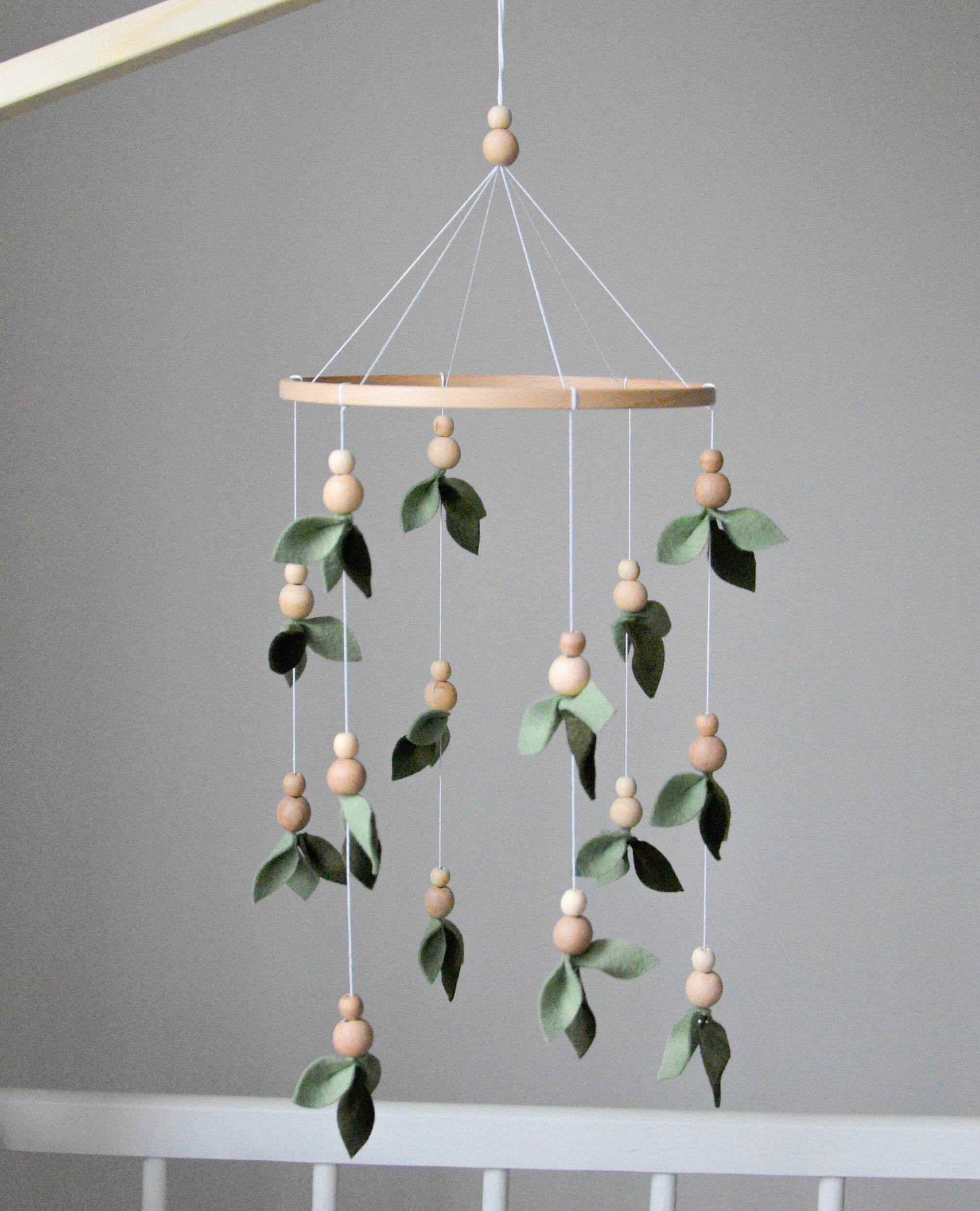 Forest style floral mobile with leaves and wooden pearls - Minidreams Decor