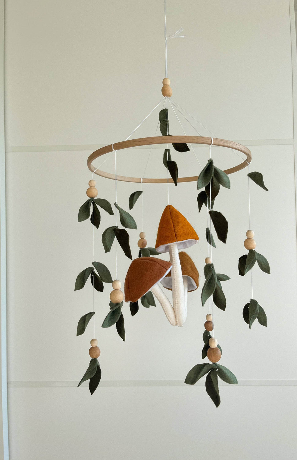 Forest style mobile with mushrooms and leaves - Minidreams Decor