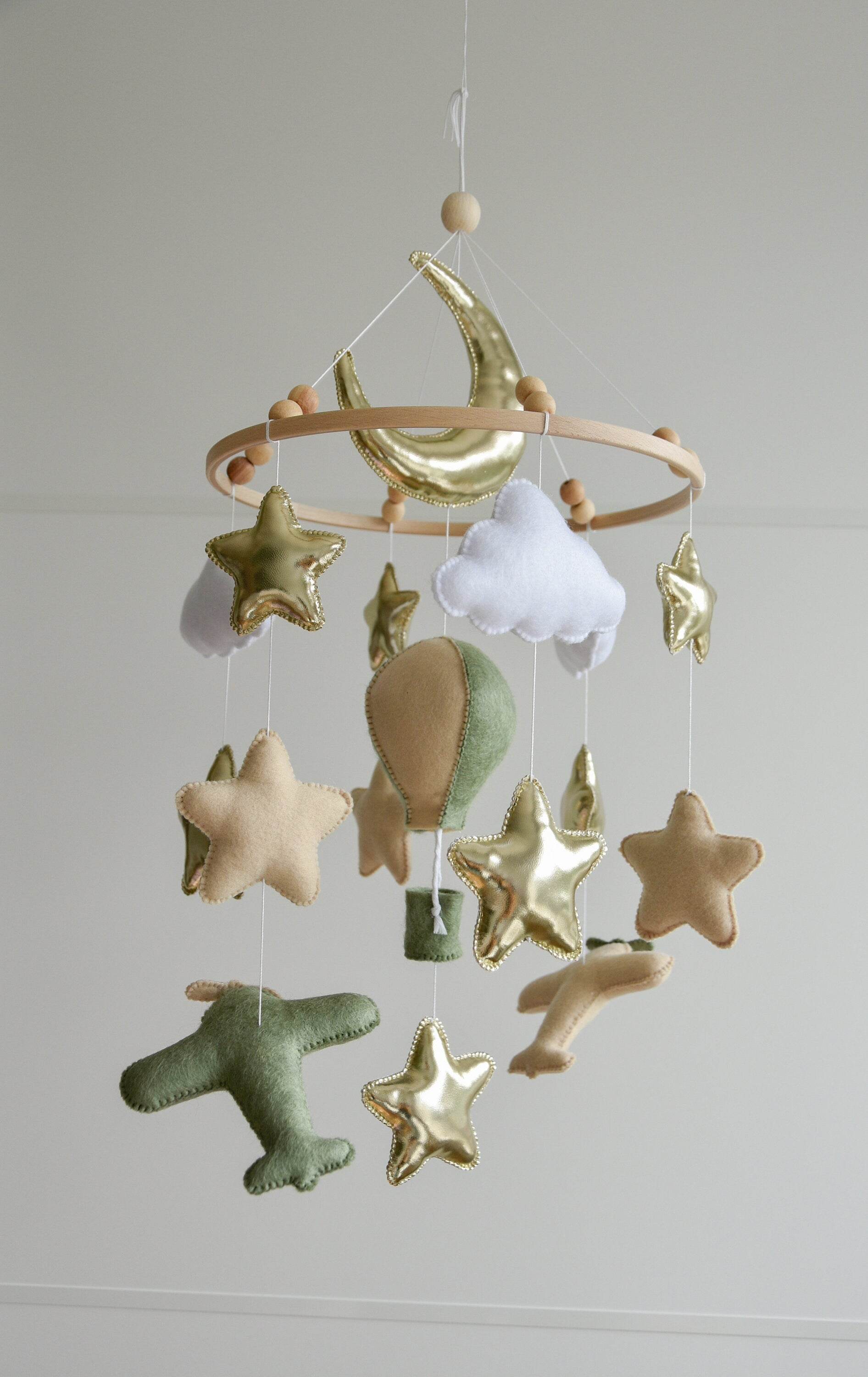 Airplane nursery baby mobile with hot air balloon - Minidreams Decor