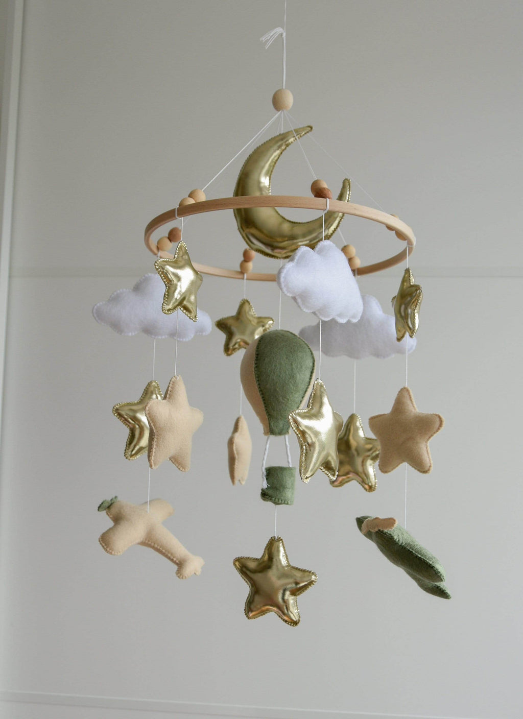 Airplane nursery baby mobile with hot air balloon - Minidreams Decor