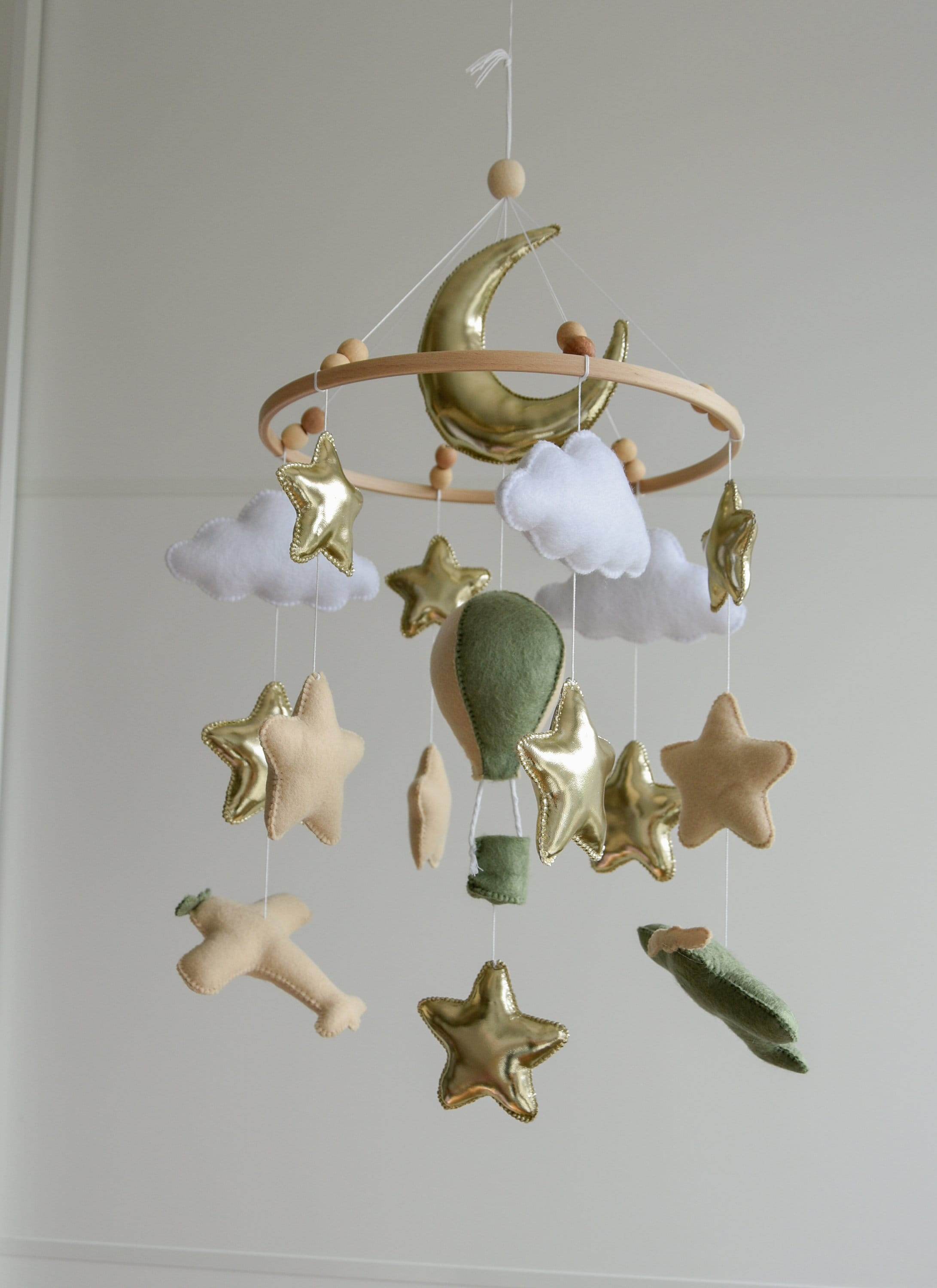Airplane nursery baby mobile with hot air balloon - Minidreams Decor