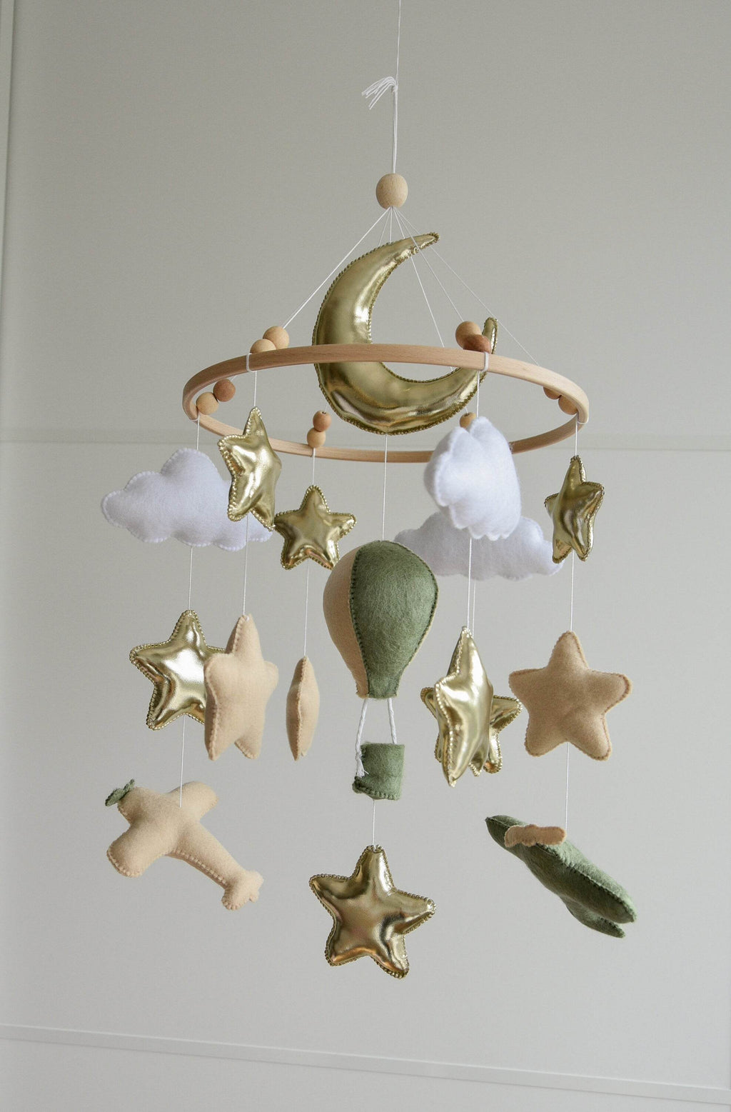 Airplane nursery baby mobile with hot air balloon - Minidreams Decor
