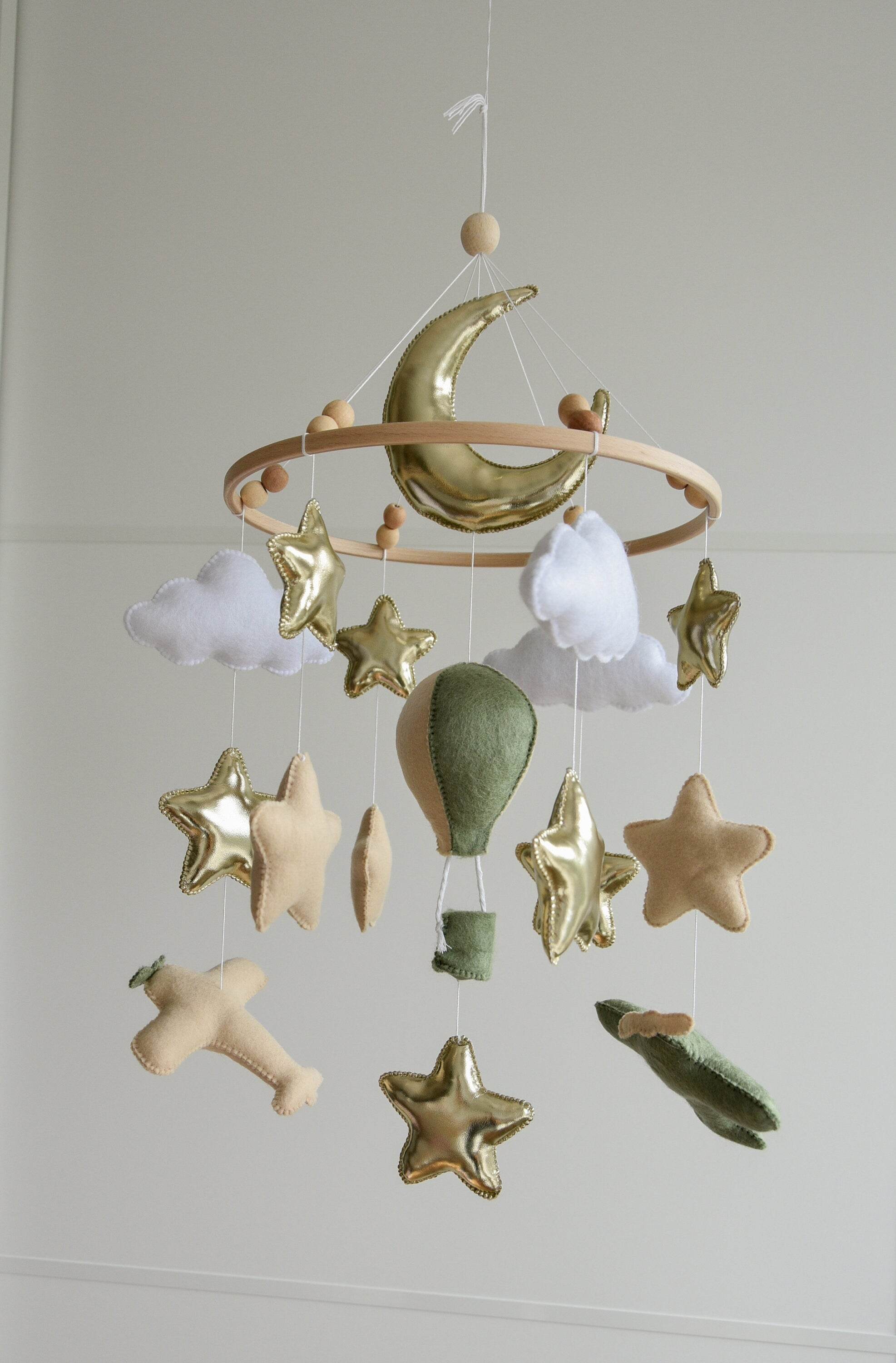 Airplane nursery baby mobile with hot air balloon - Minidreams Decor