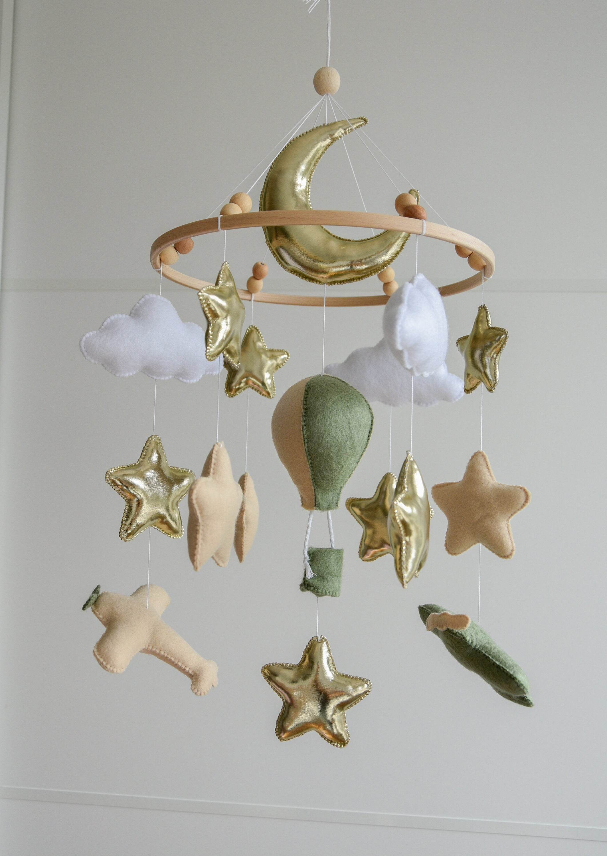 Airplane nursery baby mobile with hot air balloon - Minidreams Decor