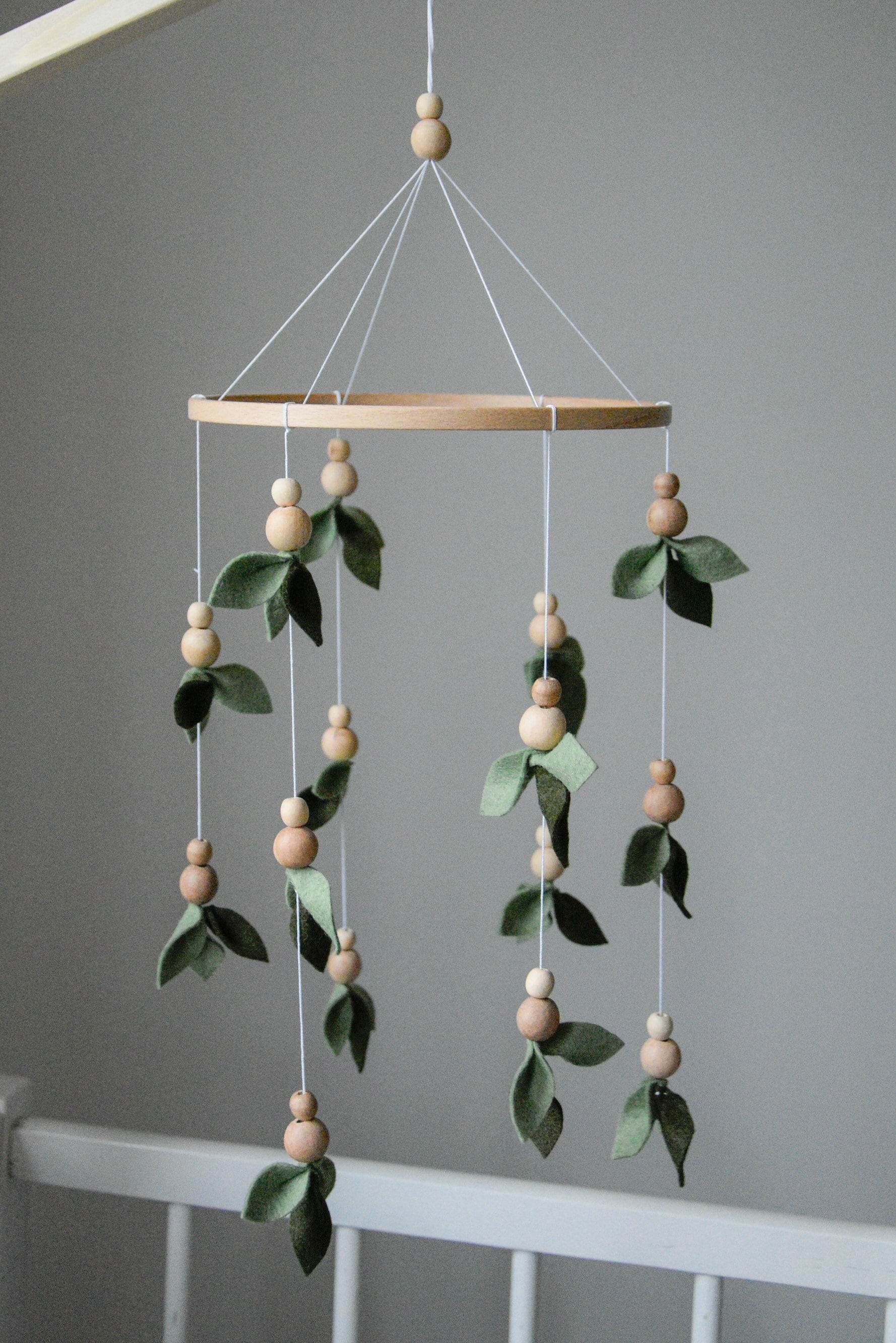 Forest style floral mobile with leaves and wooden pearls - Minidreams Decor