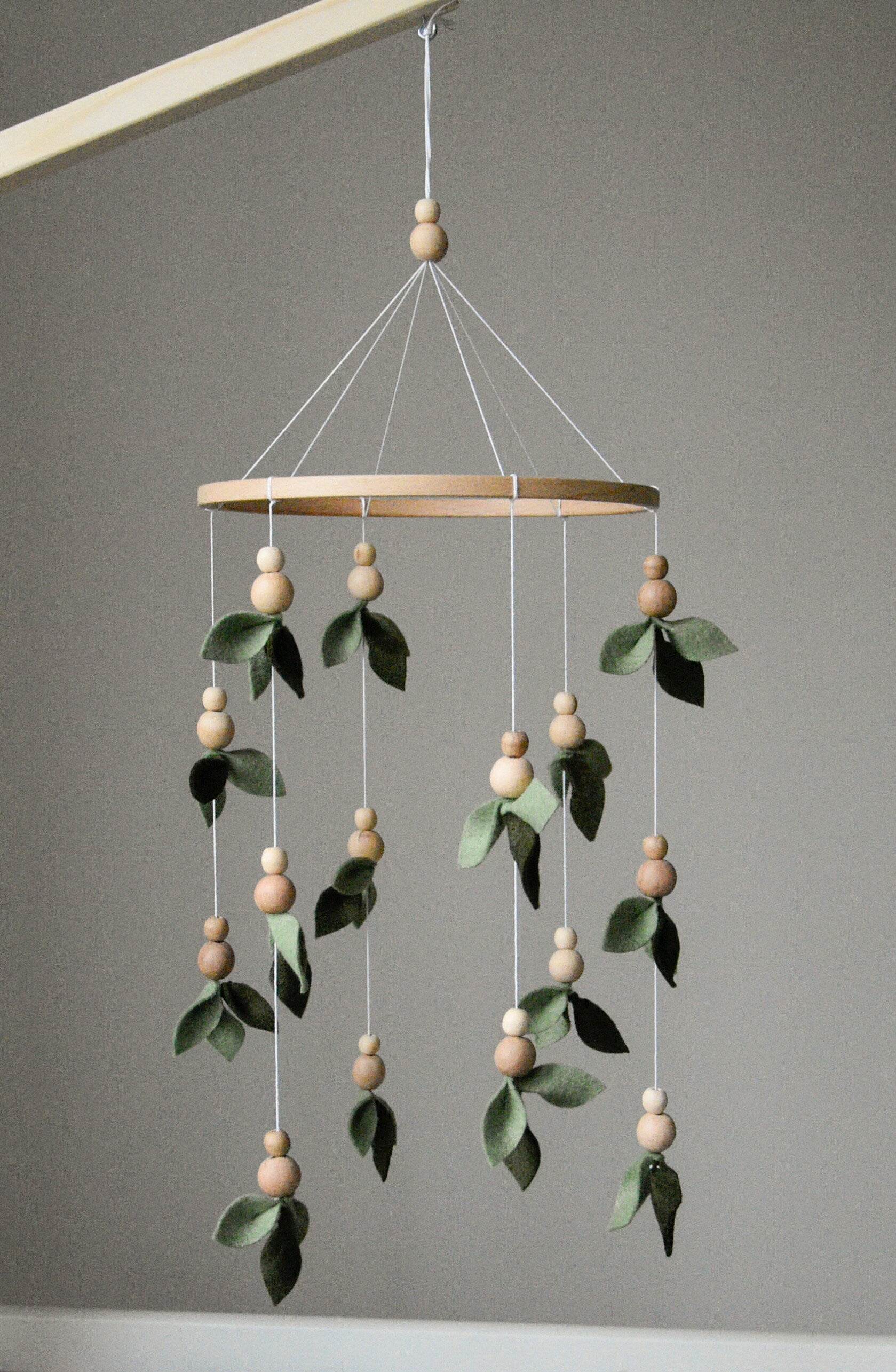 Forest style floral mobile with leaves and wooden pearls - Minidreams Decor